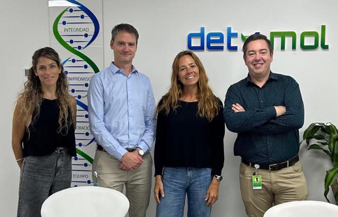 From left to right, María Belén Pisano (Deputy Director of Inviv), Diego Chouhy (Directorate of Research, Development and Innovation – DETx MOL), Viviana Ré (Director of Inviv) and Germán Perez (Technical Directorate / Project Management Area – DETx MOL)