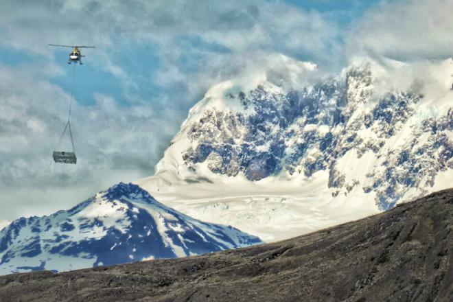 Radar measurements by helicopter at Perito Moreno. (Image: Ever Bueti)