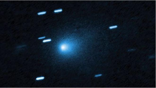 El Telescopio Espacial Hubble capturó esta imagen del cometa interestelar 3I/ATLAS el 21 de julio de 2025, cuando se encontraba a 445 millones de kilómetros de la Tierra. El Hubble mostró que el cometa tiene una cápsula de polvo en forma de lágrima que se desprende de su núcleo sólido y helado. Crédito de la imagen: NASA, ESA, David Jewitt (UCLA); Procesamiento de imágenes: Joseph DePasquale (STScI)