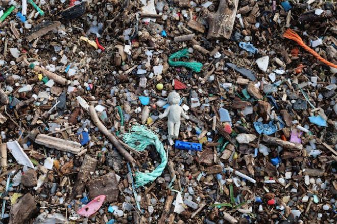 Image by [Sébastien Vincon] from Pexels (https://www.pexels.com/es-es/foto/sucio-medio-ambiente-basura-arena-10143821/)