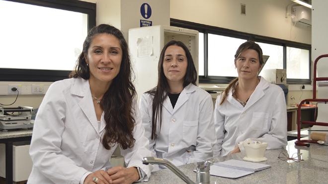 Griselda Moreno, Natalia Santa Cruz y María Ximena Guerbi, integrantes del IIFP. Foto: CONICET Fotografía/R. Baridón.