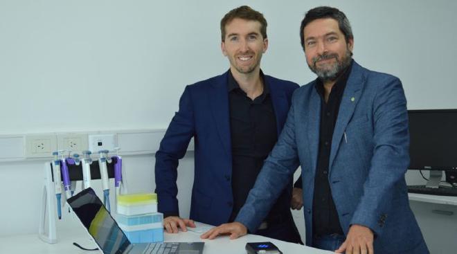 Esteban Piccinini and Omar Azzaroni, researchers at INIFTA and scientific leaders of the study.