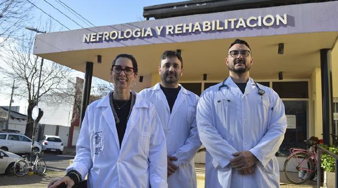 From left to right: Silvina Maltas, Agustín Ferrigno, and Martín Mamberti, three doctors from the Nephrology Service of the hospital.