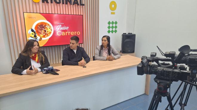 From left to right: Rocío Aimetta, Saúl Echeveste & Vanina Martínez. Image credit: APN