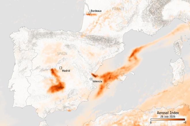 Los aerosoles causados por incendios forestales en regiones de España y Francia, captados por el satélite europeo Sentinel-5P