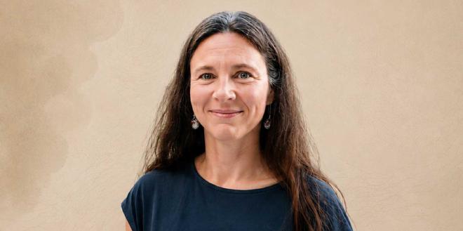 Christine Eriksen es una geógrafa humana que investiga cómo las comunidades afrontan los incendios forestales. Crédito de la imagen: Nils Fisch