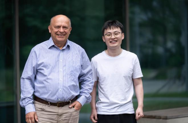 Leonid Sazanov (izquierda) y Ziyu Zhao (derecha). Crédito y copyright: ISTA