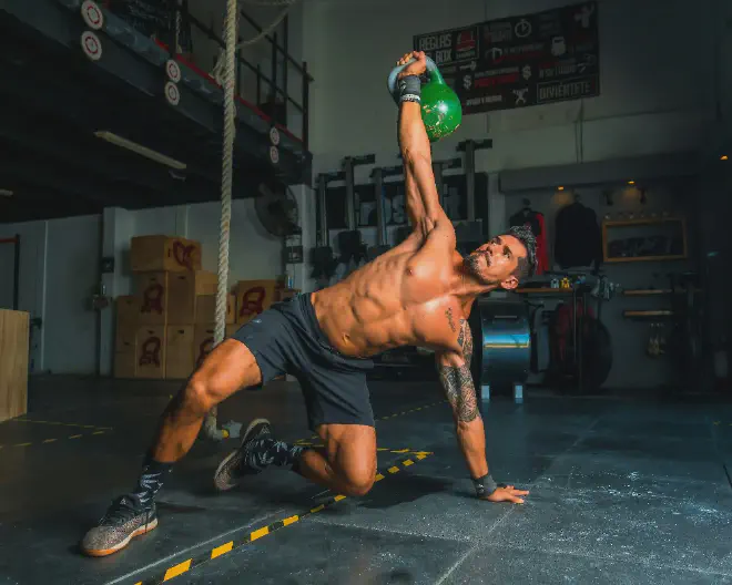 Men doing crossfit